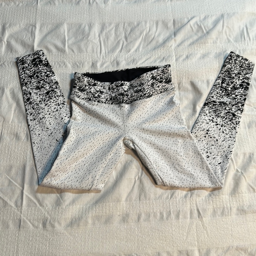 NWOT Koral Ombré Glitch Black/White Leggings